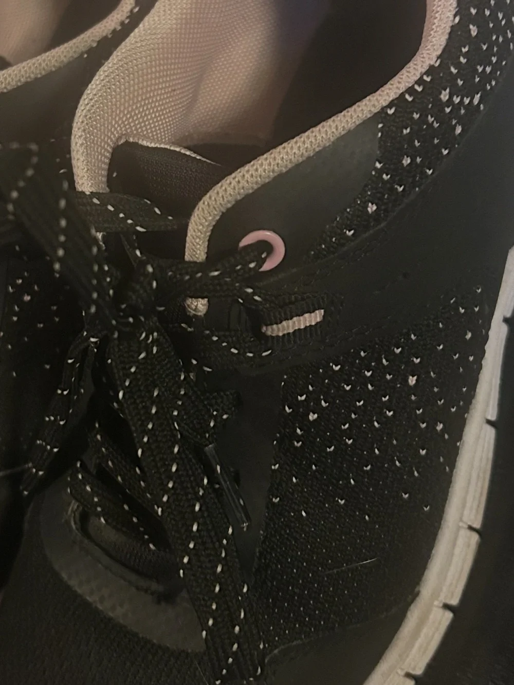Spiez-Black & Pink Women's Athletic Sneakers